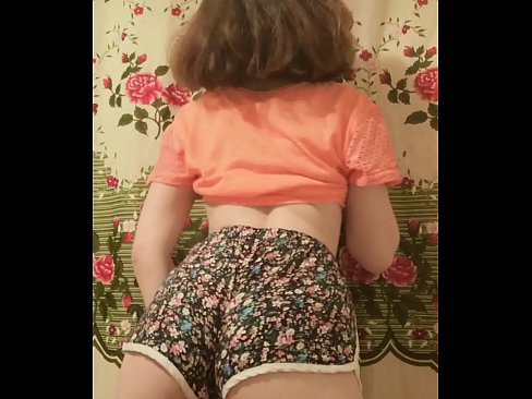 ❤️ Сексуалды жас сәби камерада шорттарын шешіп жатыр ❤❌ Порно видео бойынша бізде